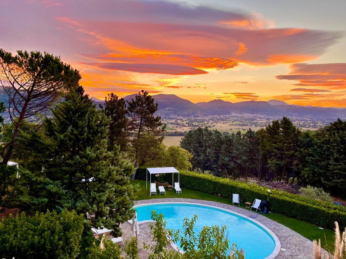 La Panoramica Gubbio - Maison De Charme - Casette E Appartamenti Self Catering Per Vacanze Meravigliose! Exterior foto